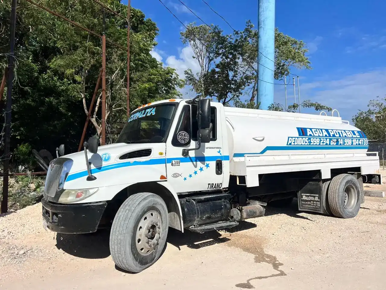 Suministro de agua potable con pipas Tirano